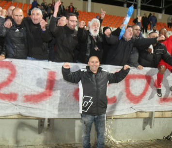 ניסטל יחד עם האוהדים (שלומי גבאי)