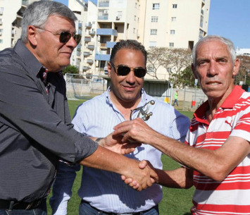 יעקובובסקי לצדם של ראש העיר צביקה גנדלמן וחבר המועצה טל אליהו (שלומי גבאי)