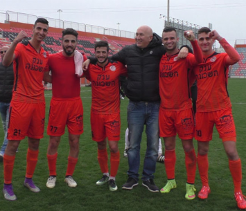 שחקני כפר שלם בסיום