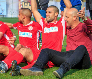 ארז בנודיס יחד עם שחקני מרמורק בוינטר (יוסי סוריק)