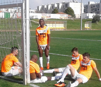 שחקני מלאכי בסיום המשחק (אלון יהודיוף)