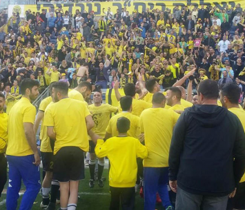 שחקני נורדיה חוגגים עם הקהל בטדי (דף הפייסבוק הרשמי)