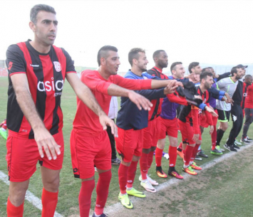 שחקני חדרה חוגגים בכפר כנא (שלומי גבאי)