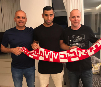 אריק ינקו במעמד החתימה