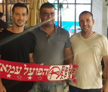 אבי מלכה (משמאל)