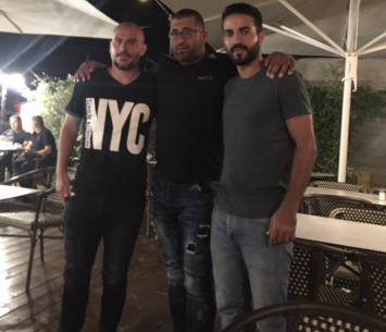 בלסטרה וגילברט במעמד החתימה