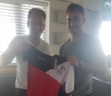 גרופינקל במעמד החתימה