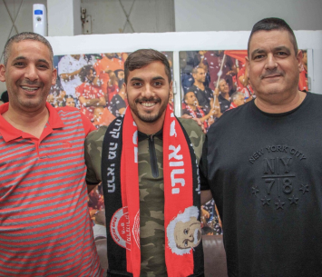 משפתי במעמד החתימה