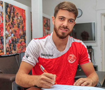 רן רובין במעמד החתימה