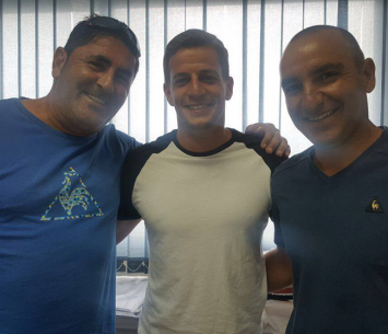 סלמה במעמד החתימה