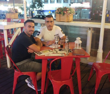 ג'רבי במעמד החתימה