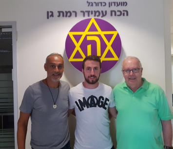 לוי בצוותא עם עודד נחמני במעמד החתימה