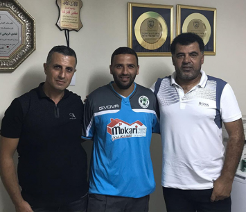 יהודה ז'אנו במעמד החתימה