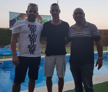 כהן יחד עם קברניטי המועדון