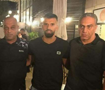 עבאס במעמד החתימה