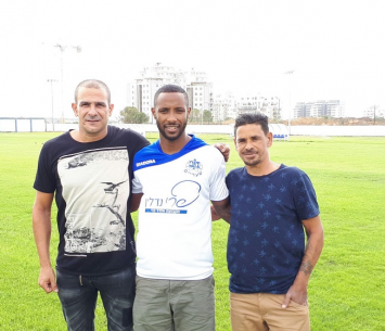 דניאל טסאו יחד עם אנשי שעריים