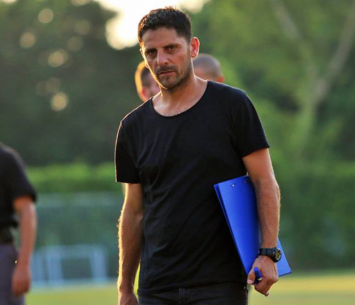 מאמן צור שלום איציק דדון (עודד חסין)