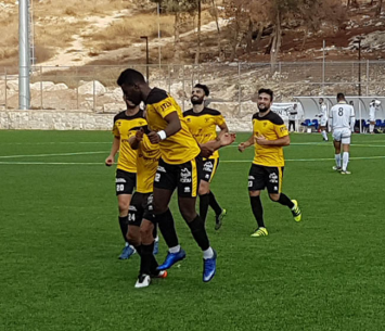 כוכב המשחק. גובזה חוגג עם חבריו (יניב בן חקון)