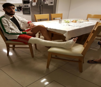 שרון בביתו לאחר היציאה מבית חולים