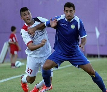 עוד חולם גבוה. עמוס בכחול