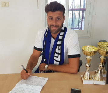 זכה בבוררות. כחלון מחייך