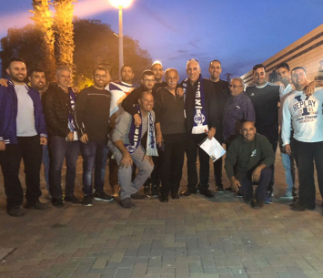 רפי סולטן יחד עם אוהדי הקבוצה (אולטראס הפועל בית שאן)