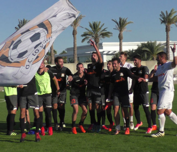 שחקני נס ציונה חוגגים בסיום