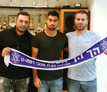 מדר במעמד החתימה