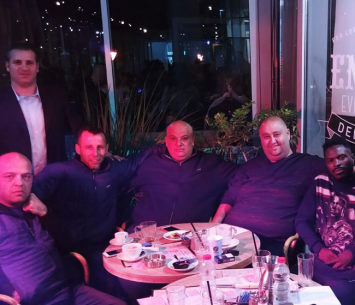 דלה ימפולסקי במעמד החתימה