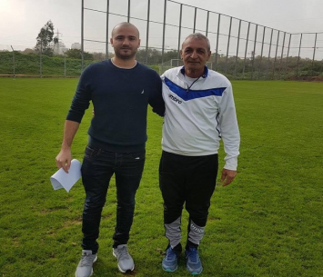 מכלוף במעמד החתימה