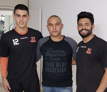 חמזה במעמד החתימה