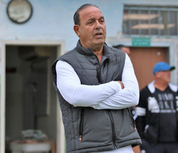 בונה מחדש. חיים לוי (עודד חסין)