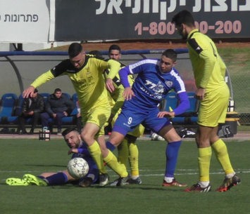 משחק לא מסודר של שתי הקבוצות (שקד מורג)