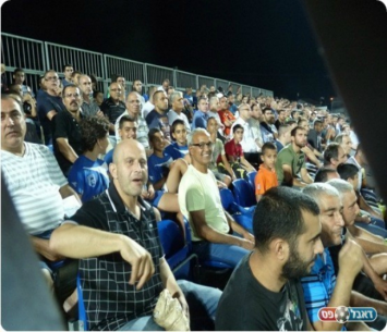 אוהדי רמלה. יחגגו על הקבוצה עליית ליגה בסוך העונה? (צילום: אלי שמואלי)