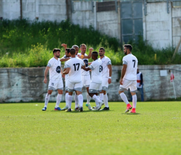 שחקני טבריה חוגגים, אבל מה עם המשכורות? (עודד חסין)