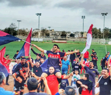 יאיר אזולאי חוגג ניצחון גדול ופער 9 נקודות (אבישי אפטקר)