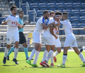 שחקני יפו חוגגים (ינון פוקס)