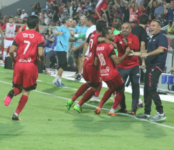 שחקני חדרה חוגגים ניצחון גדול (שלומי גבאי)