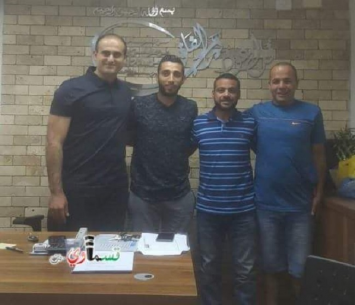 רכש מעניין. עיסא במעמד החתימה