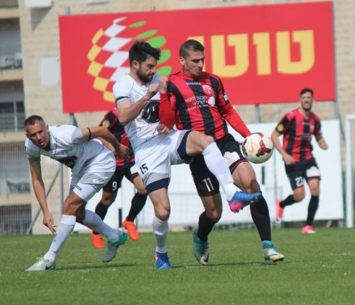 בוזורגי באדום (עודד חסין)