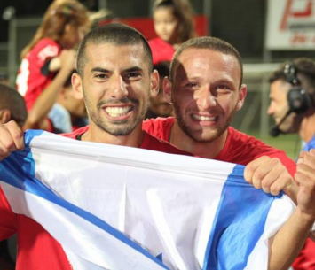 לני אהרון (מימין) (דאפר מחאמיד)