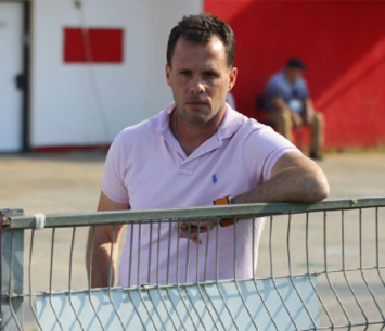 עזב למרות ההישארות. שוהם