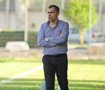 אוהדים נגדו. חכים (קובי רוזן)