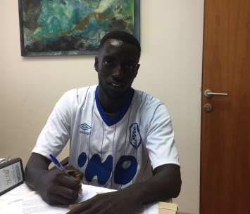 סולליך במעמד החתימה