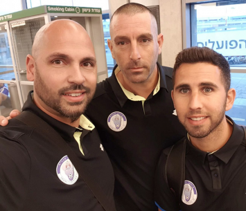 אילן סויסה יחד עם הצוות