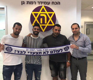 חמזה במעמד החתימה