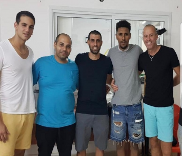 ממשיכים בכפר. מעמד החתימה