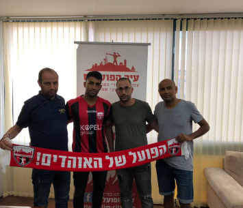 מדרכי במעמד החתימה