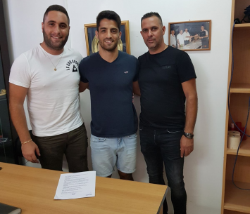 קובלסקי במעמד החתימה