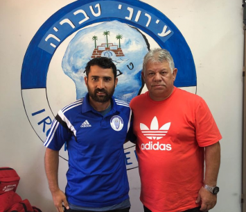 בן דוד במעמד החתימה